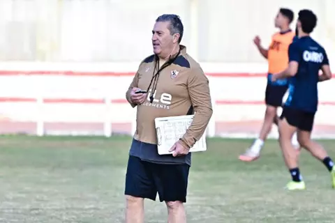 من الملعب.. الظهور الأول لبيسيرو مع الزمالك (فيديو)